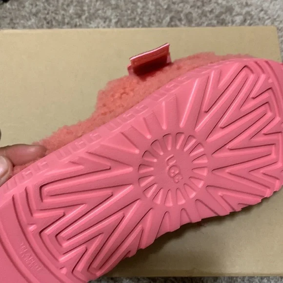 Brand New Ugg sandal - Picture 3 of 3